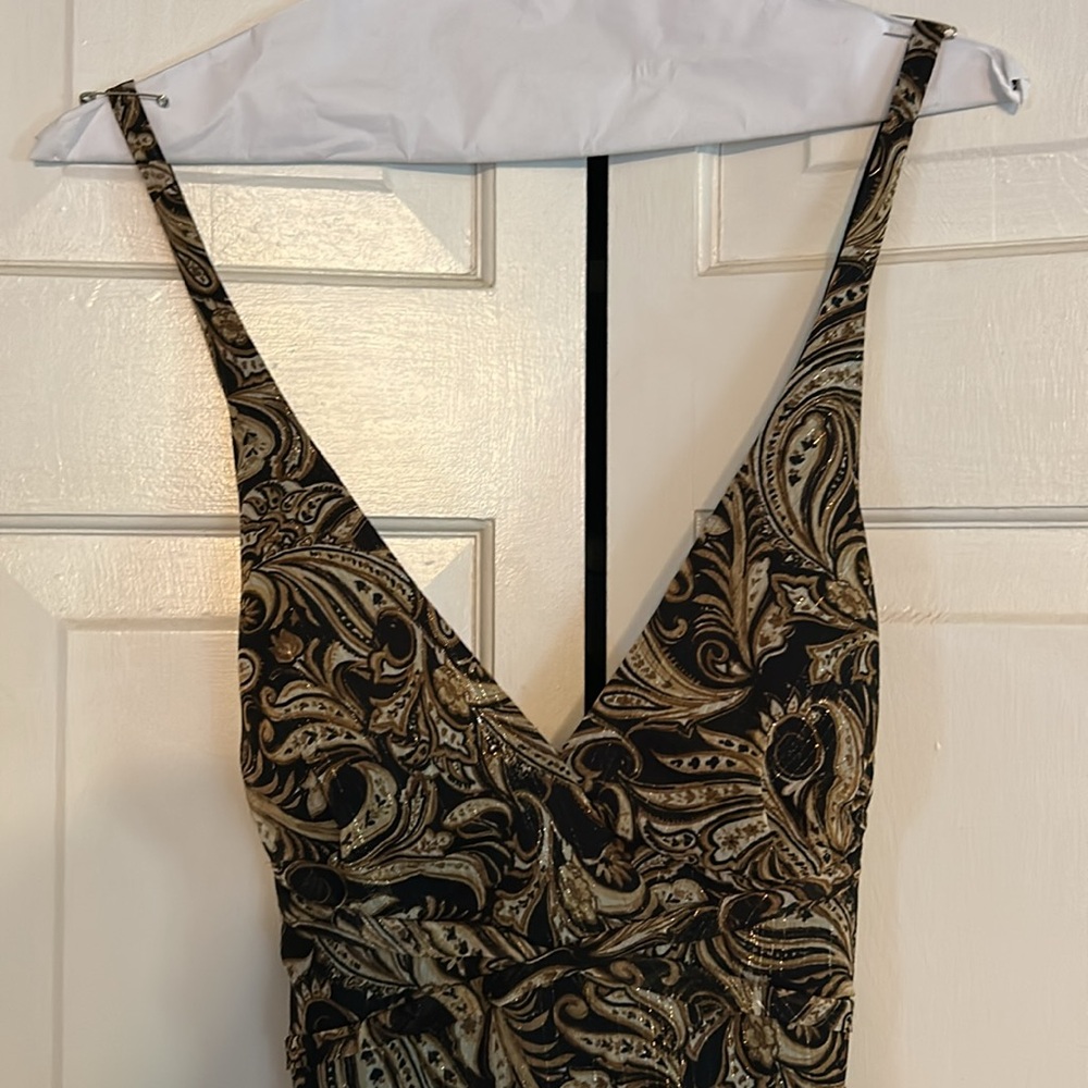 Elegant Brown Paisley Pleated Maxi Dress - Picture 3 of 10